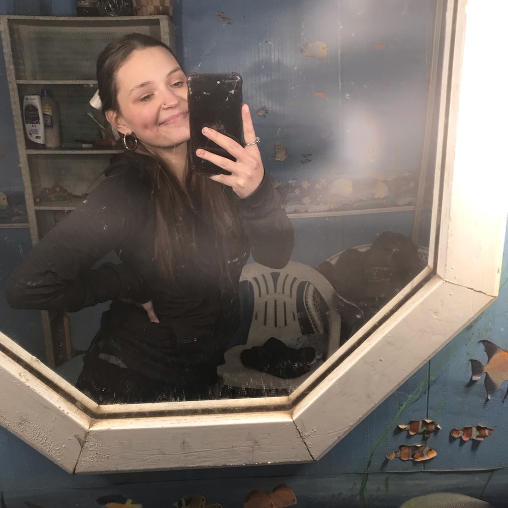 Meet your Posher, Amber - Picture 3 of 4